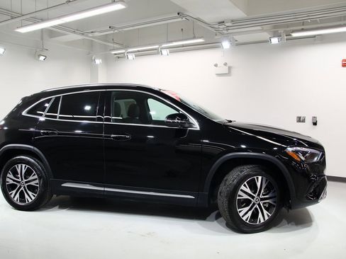 Used 2025 Mercedes-Benz GLA 250 4MATIC image 9