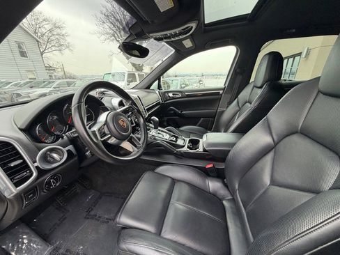 Used 2017 Porsche Cayenne Platinum Edition AWD/4WD image 9