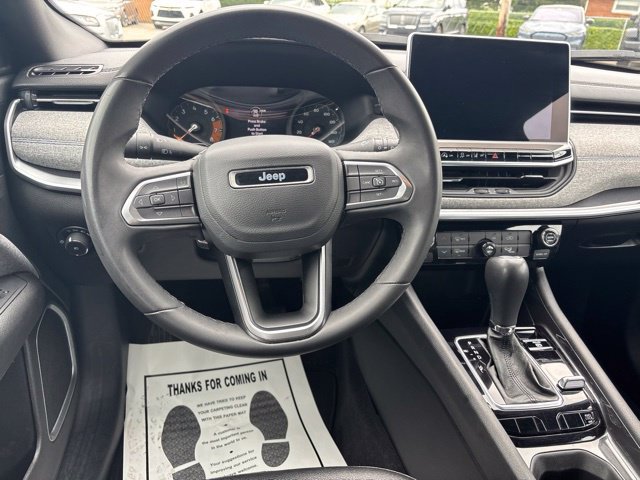 Used 2024 Jeep Compass Latitude AWD/4WD image 19