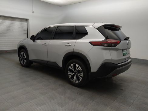 Used 2022 Nissan Rogue SV image 3