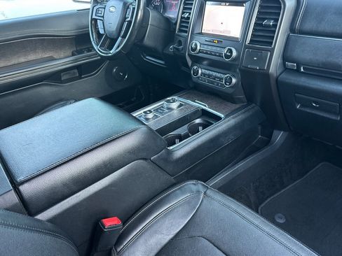 Used 2019 Ford Expedition Limited w/ Equipment Group 301A image 18