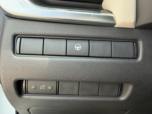 Certified 2023 Nissan Rogue SV FWD image 24