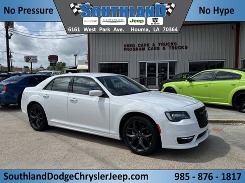 Used 2023 Chrysler 300 Touring L RWD image 1