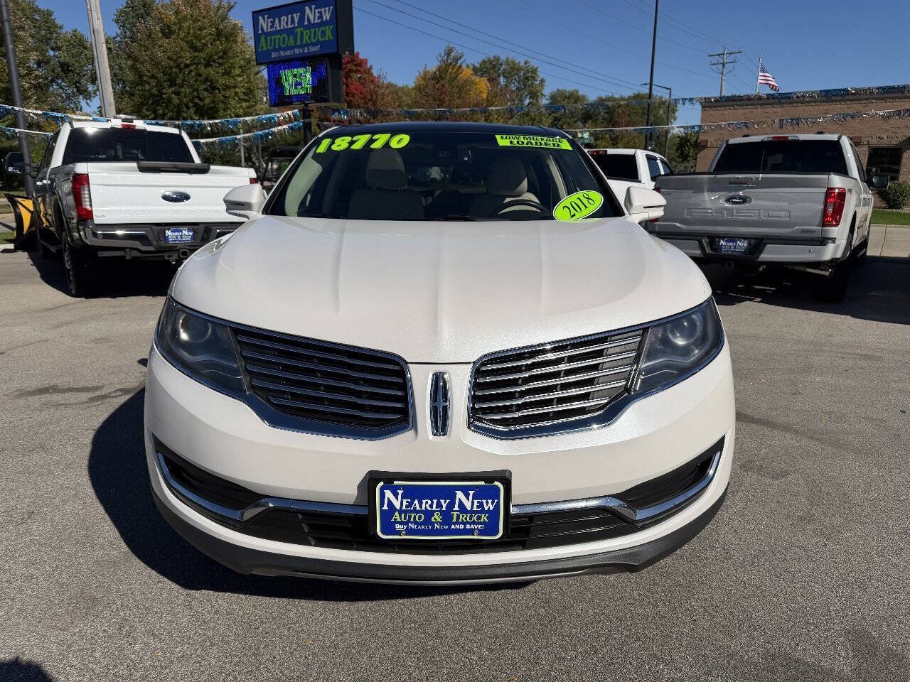 Used 2018 Lincoln MKX Reserve w/ Driver Assistance Package AWD/4WD image 2