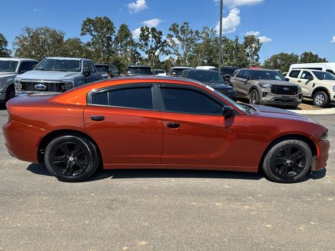 Used 2021 Dodge Charger SXT w/ Driver Convenience Group RWD image 4