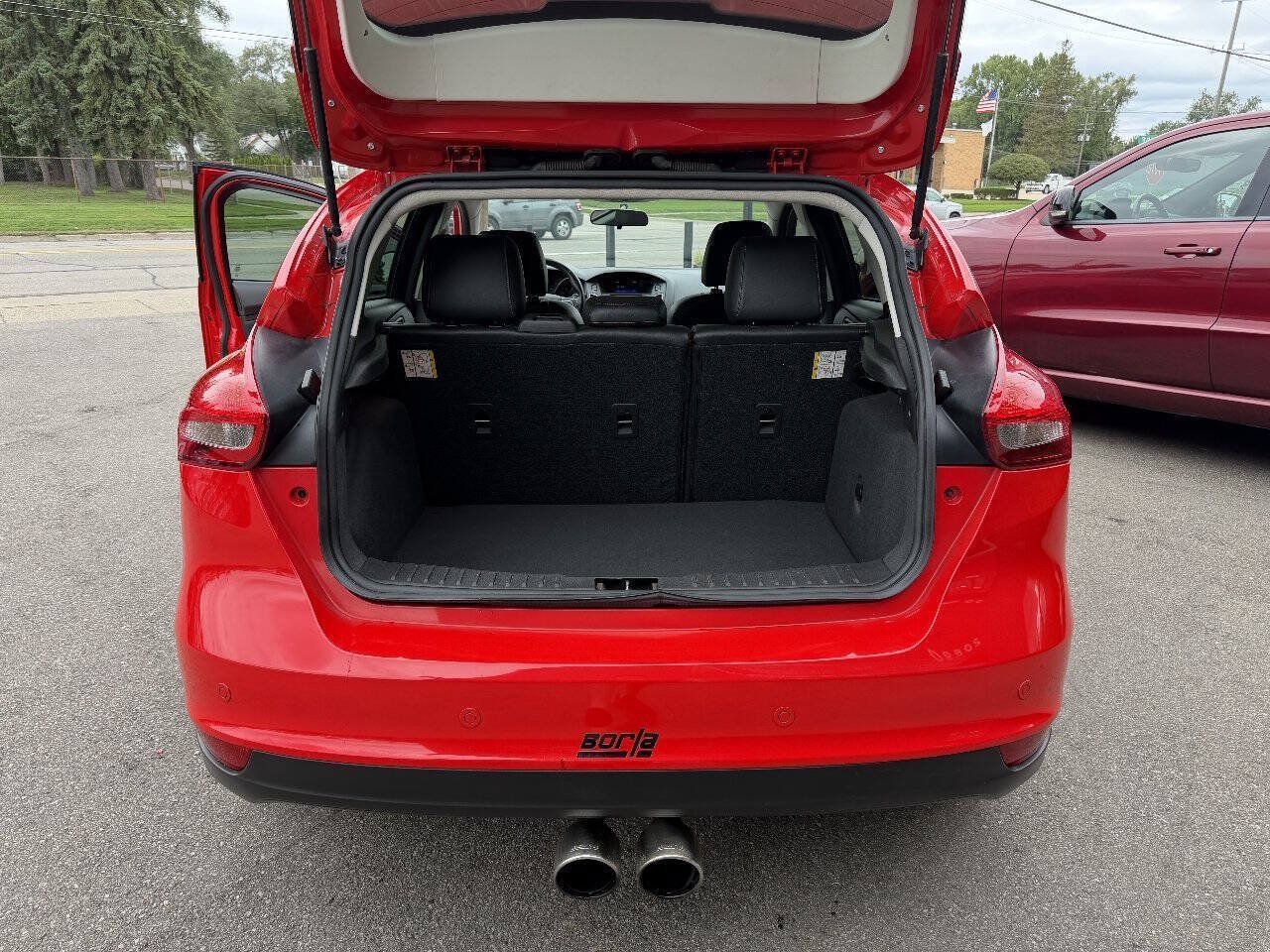 Used 2016 Ford Focus SE w/ Equipment Group 201A FWD image 18