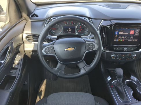 Used 2023 Chevrolet Traverse LT image 16