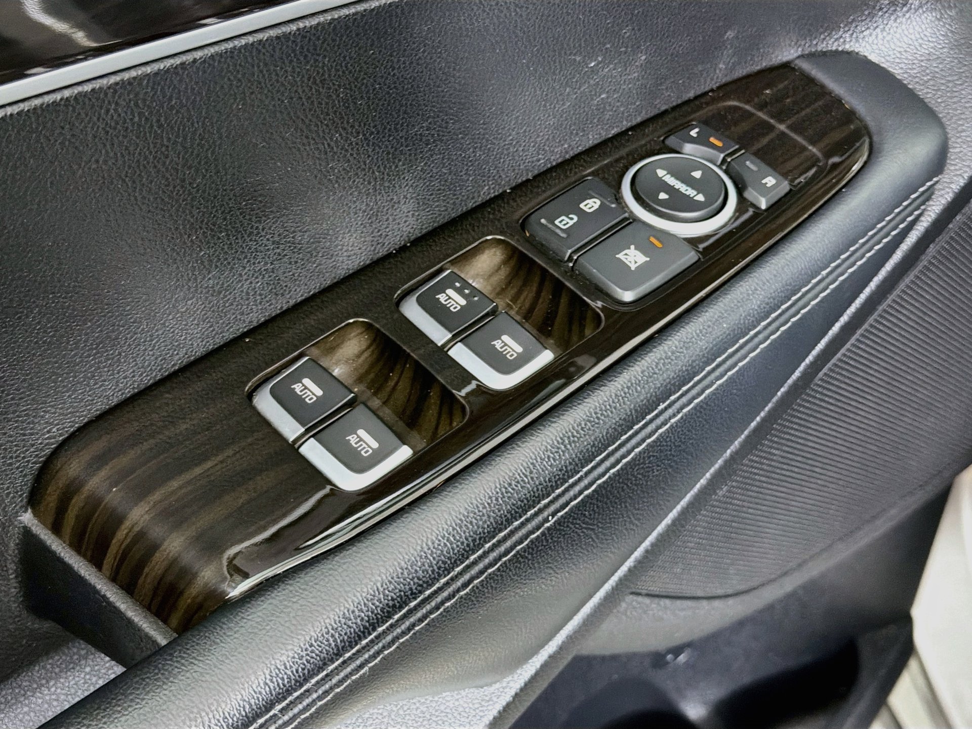 Used 2019 Kia Sorento FWD image 17