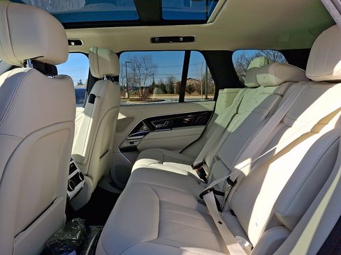 New 2026 Land Rover Range Rover SE image 10