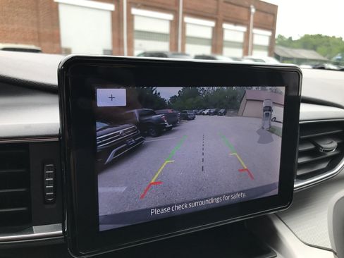 Used 2022 Ford Explorer XLT w/ Equipment Group 202A AWD/4WD image 22