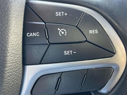 Used 2020 Jeep Grand Cherokee Altitude image 24