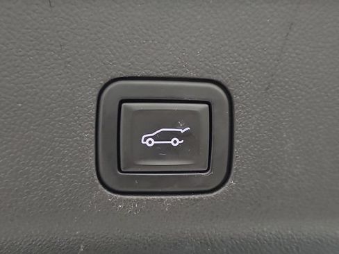 Used 2023 Chevrolet Tahoe Premier RWD image 8
