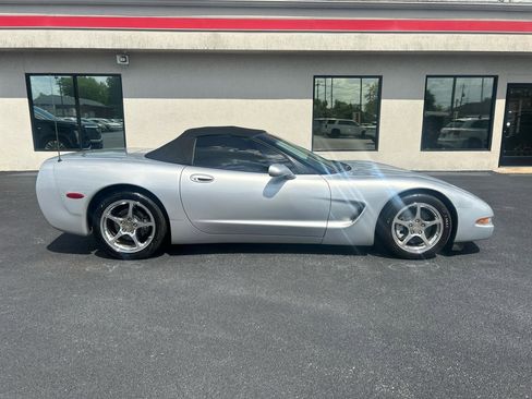 Used 1998 Chevrolet Corvette Convertible RWD image 4