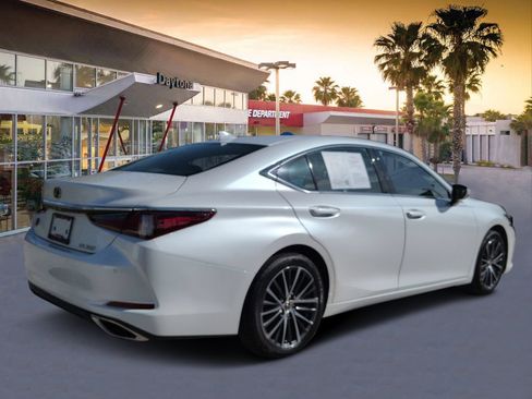 Used 2022 Lexus ES 350 w/ Premium Package FWD image 3