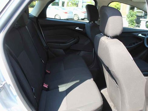 Used 2016 Ford Focus SE image 25