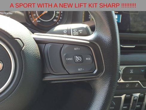 Used 2025 Jeep Gladiator Sport AWD/4WD image 16
