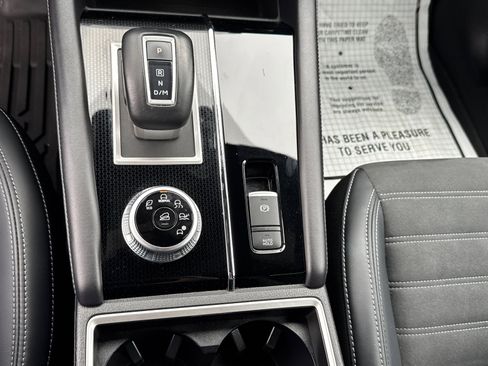 Used 2024 Mitsubishi Outlander SE Black Edition FWD image 13