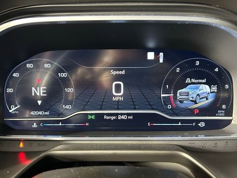 Used 2023 GMC Yukon XL AT4 w/ Technology Package image 28