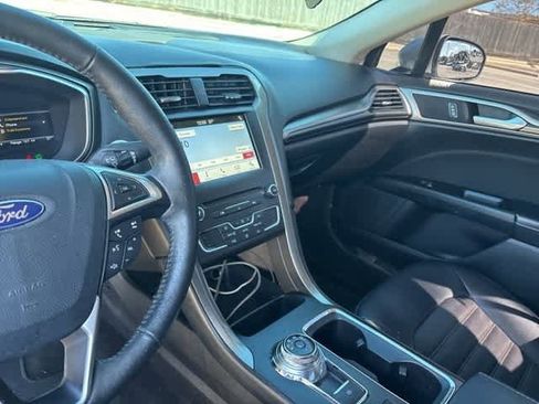 Used 2017 Ford Fusion SE w/ Equipment Group 601A image 19