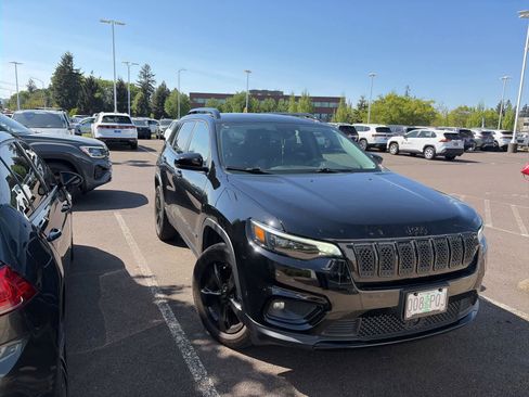 Used 2023 Jeep Cherokee Altitude Lux w/ Lux Elite Package AWD/4WD image 3