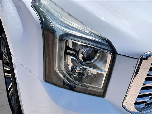 Used 2019 GMC Yukon Denali w/ Denali Ultimate Package AWD/4WD image 28