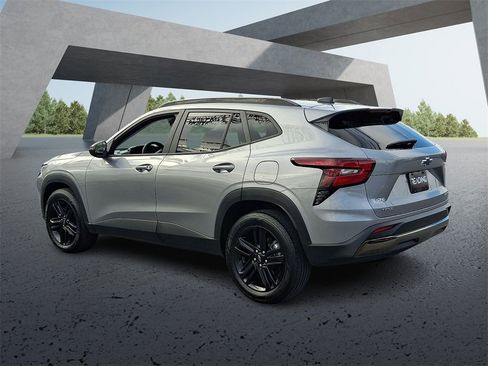 Used 2024 Chevrolet Trax ACTIV w/ Sunroof Package image 6