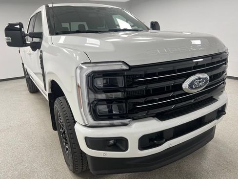 Used 2025 Ford F350 Platinum AWD/4WD image 2