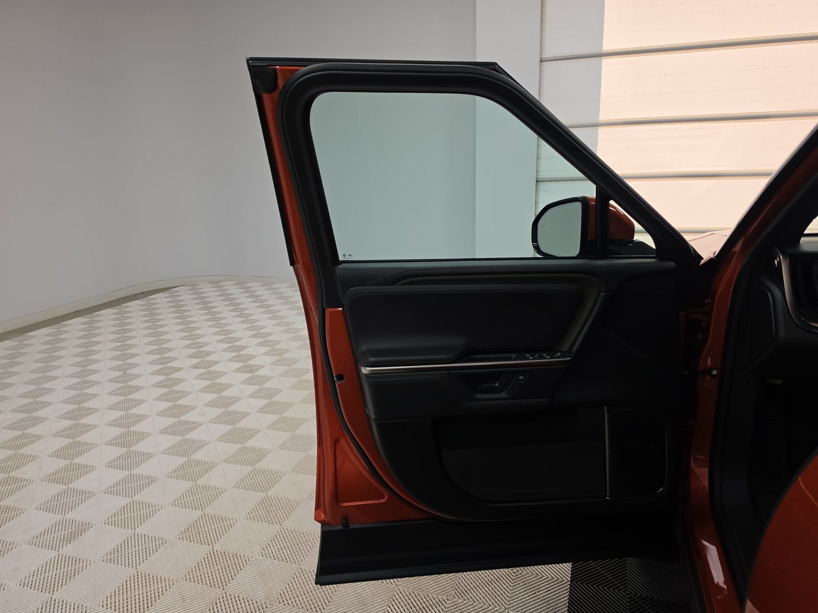 Used 2025 Rivian R1S Adventure Dual AWD/4WD image 16
