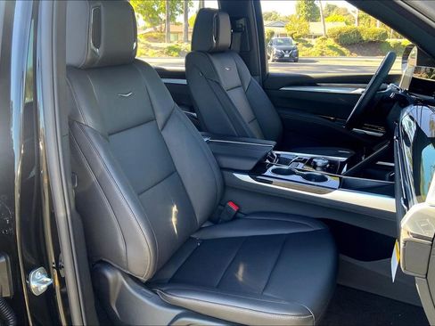 New 2026 Cadillac Escalade ESV 2WD w/ LPO, Floor Liner Package image 34