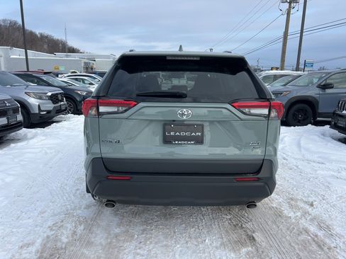 Used 2022 Toyota RAV4 XLE image 4