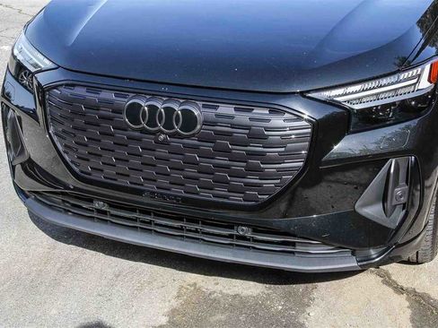 Used 2025 Audi Q4 e-tron Prestige w/ Black Optic Plus Package image 8