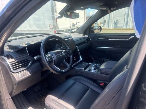 Used 2024 GMC Acadia Elevation FWD image 4