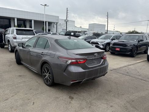 Used 2021 Toyota Camry SE image 7