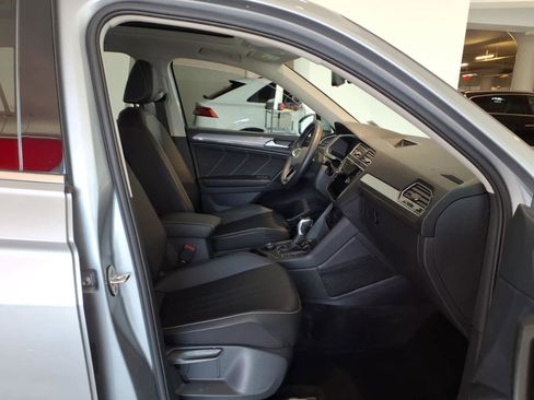 Used 2024 Volkswagen Tiguan SE w/ Panoramic Sunroof Package AWD/4WD image 21