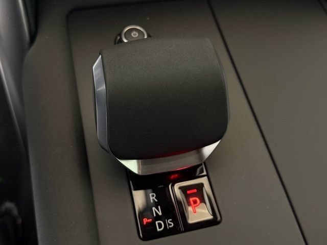 Used 2026 Land Rover Discovery S AWD/4WD image 37