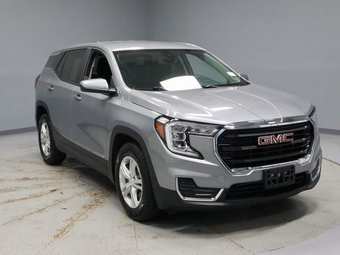 Used 2024 GMC Terrain SLE FWD image 1