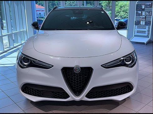 Used 2023 Alfa Romeo Stelvio Veloce AWD/4WD image 11