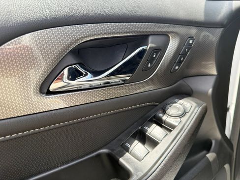 Used 2023 Chevrolet Traverse Premier w/ Redline Edition FWD image 31