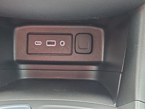 Used 2024 Chevrolet Equinox LT FWD image 17
