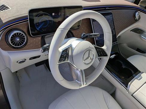 Used 2026 Mercedes-Benz EQE 320 4MATIC SUV image 3