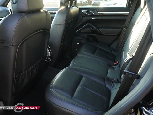 Used 2014 Porsche Cayenne Turbo image 23