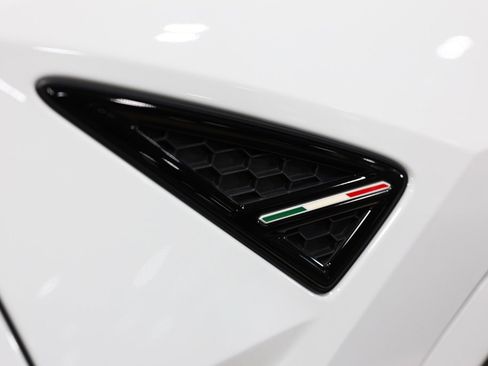 Used 2020 Lamborghini Urus image 43