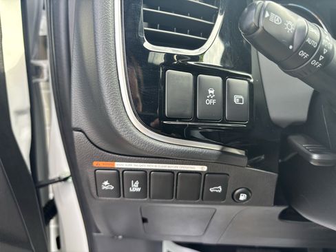 Used 2020 Mitsubishi Outlander GT image 16