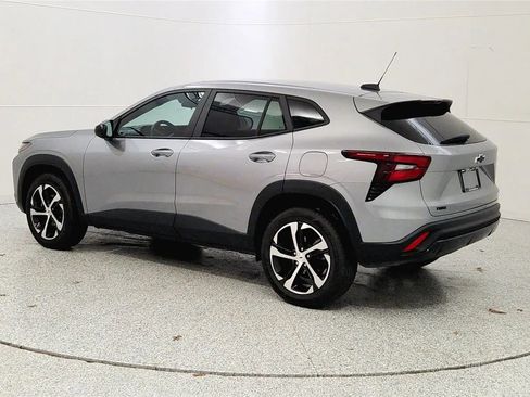 Used 2024 Chevrolet Trax RS w/ Driver Confidence Package image 5