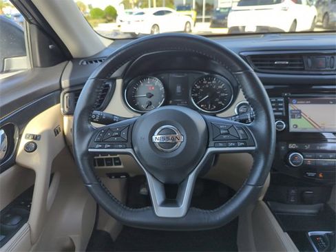 Used 2017 Nissan Rogue SL image 22