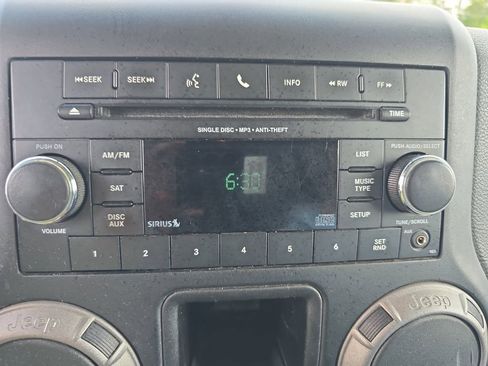 Used 2015 Jeep Wrangler Unlimited Sport AWD/4WD image 16