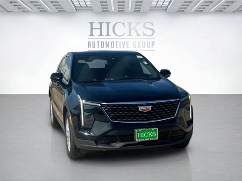 Used 2024 Cadillac XT4 Luxury w/ Cold Weather Package image 3