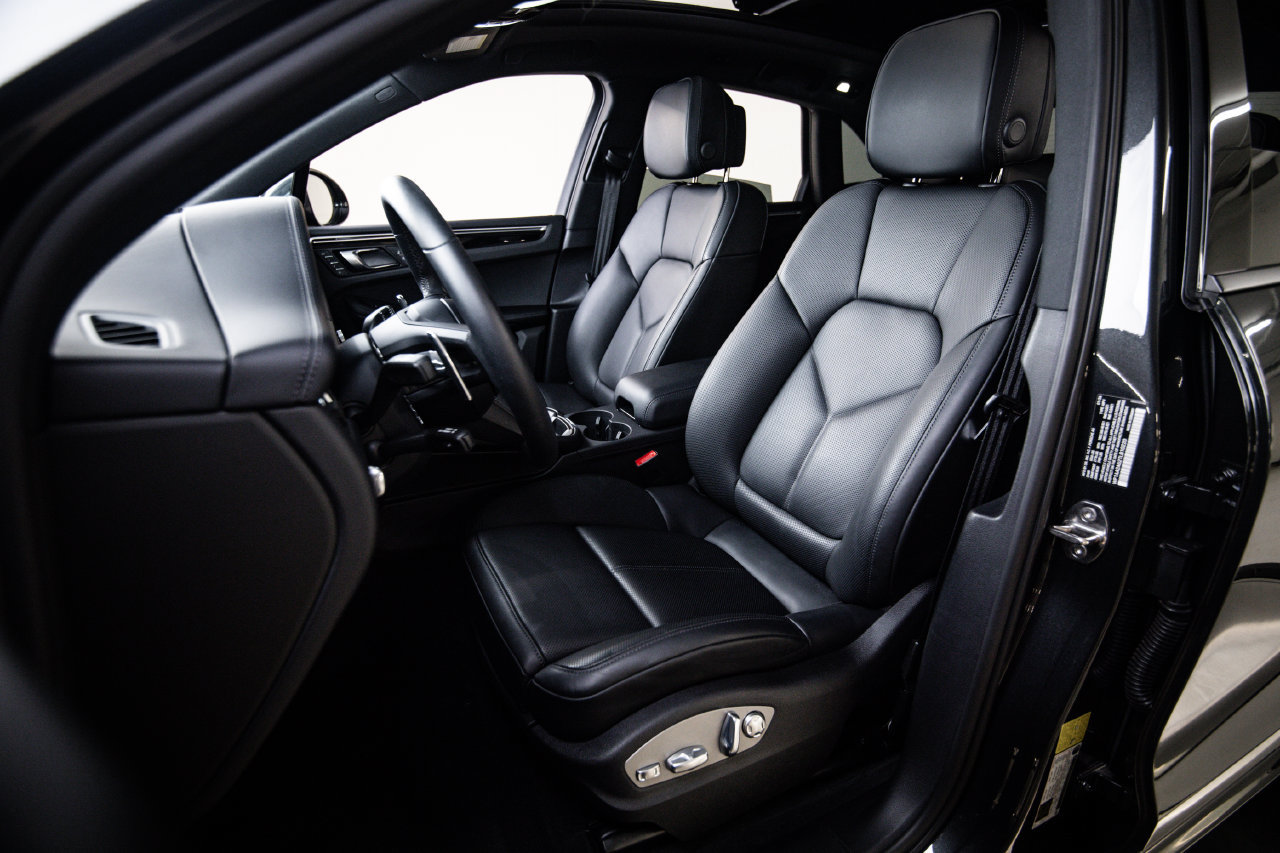 Certified 2026 Porsche Macan AWD/4WD image 5