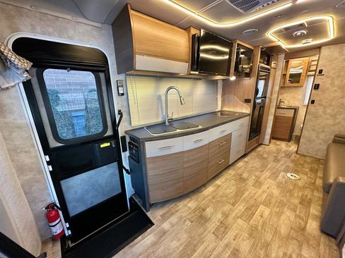 Used 2017 Mercedes-Benz Sprinter 3500 image 11