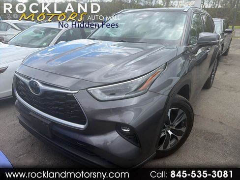 Used 2021 Toyota Highlander XLE image 1